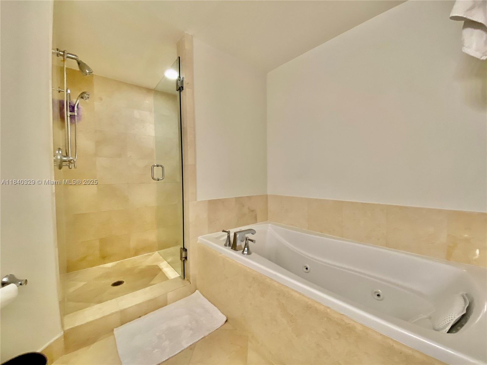 Photo of 19900 Country Club Dr  #1220, Aventura, Florida, 33180 - 