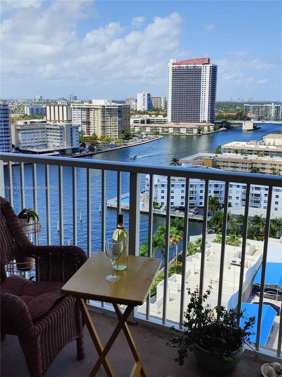 See details 16B 1 / 1 798 sq. ft. $ 2025-08-01 0 Photo