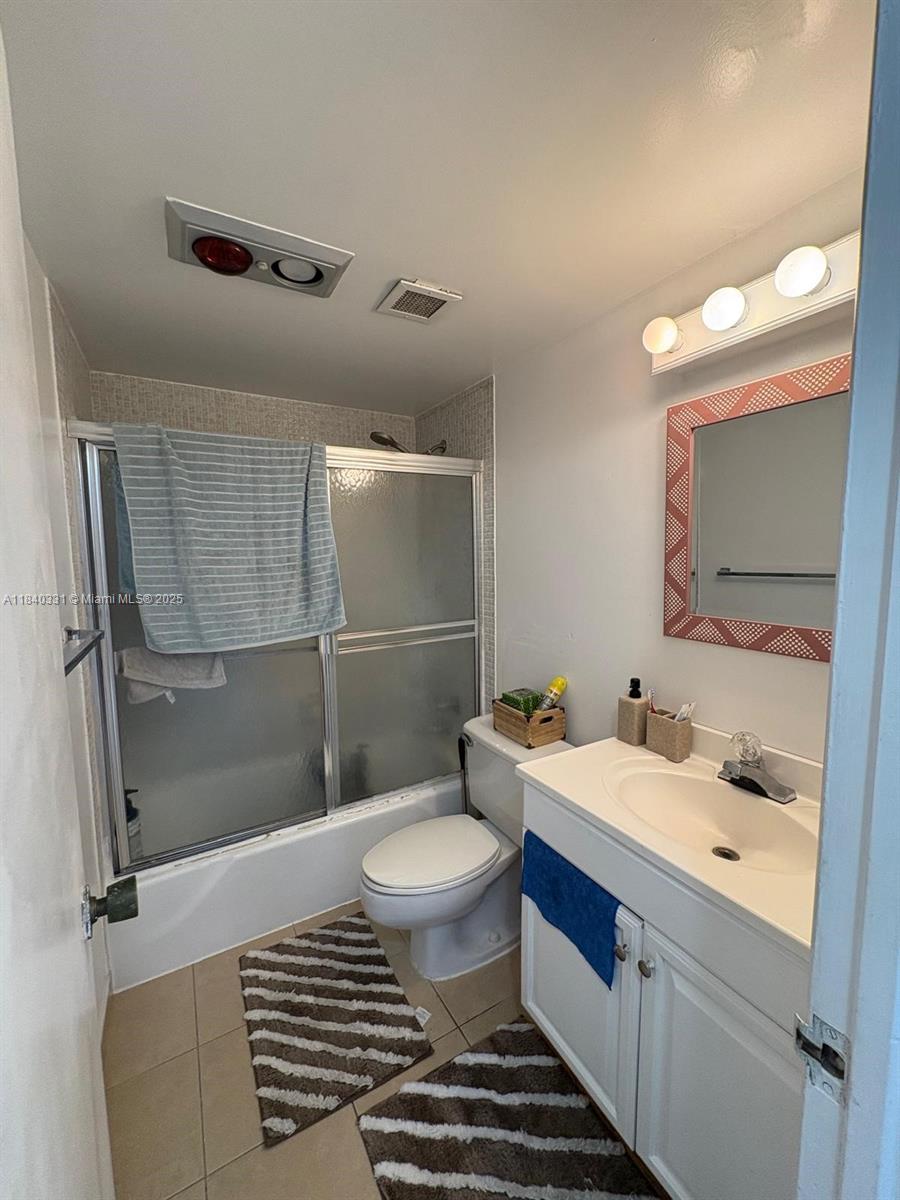 See details 16B 1 / 1 798 sq. ft. $ 2025-08-01 0 Photo