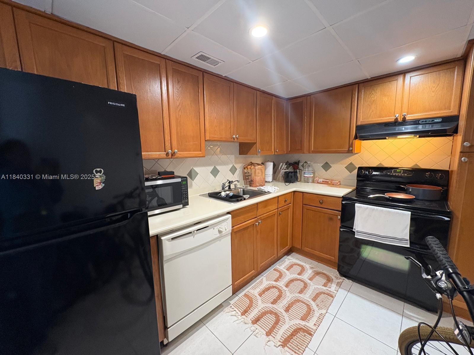 See details 16B 1 / 1 798 sq. ft. $ 2025-08-01 0 Photo