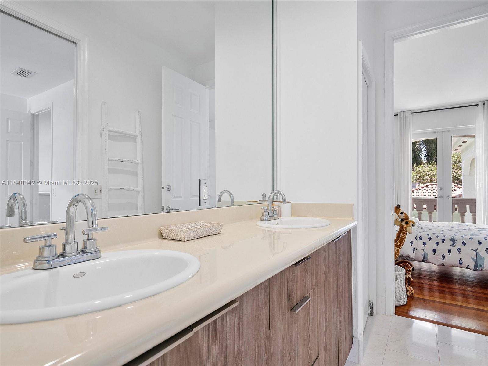 Photo of 3981 194th Ln  (3981), Sunny Isles Beach, Florida, 33160 - 