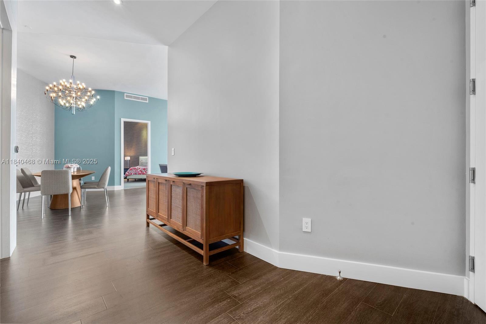 4307 3 / 3 2106 sq. ft. $ 2025-07-15 0 Photo