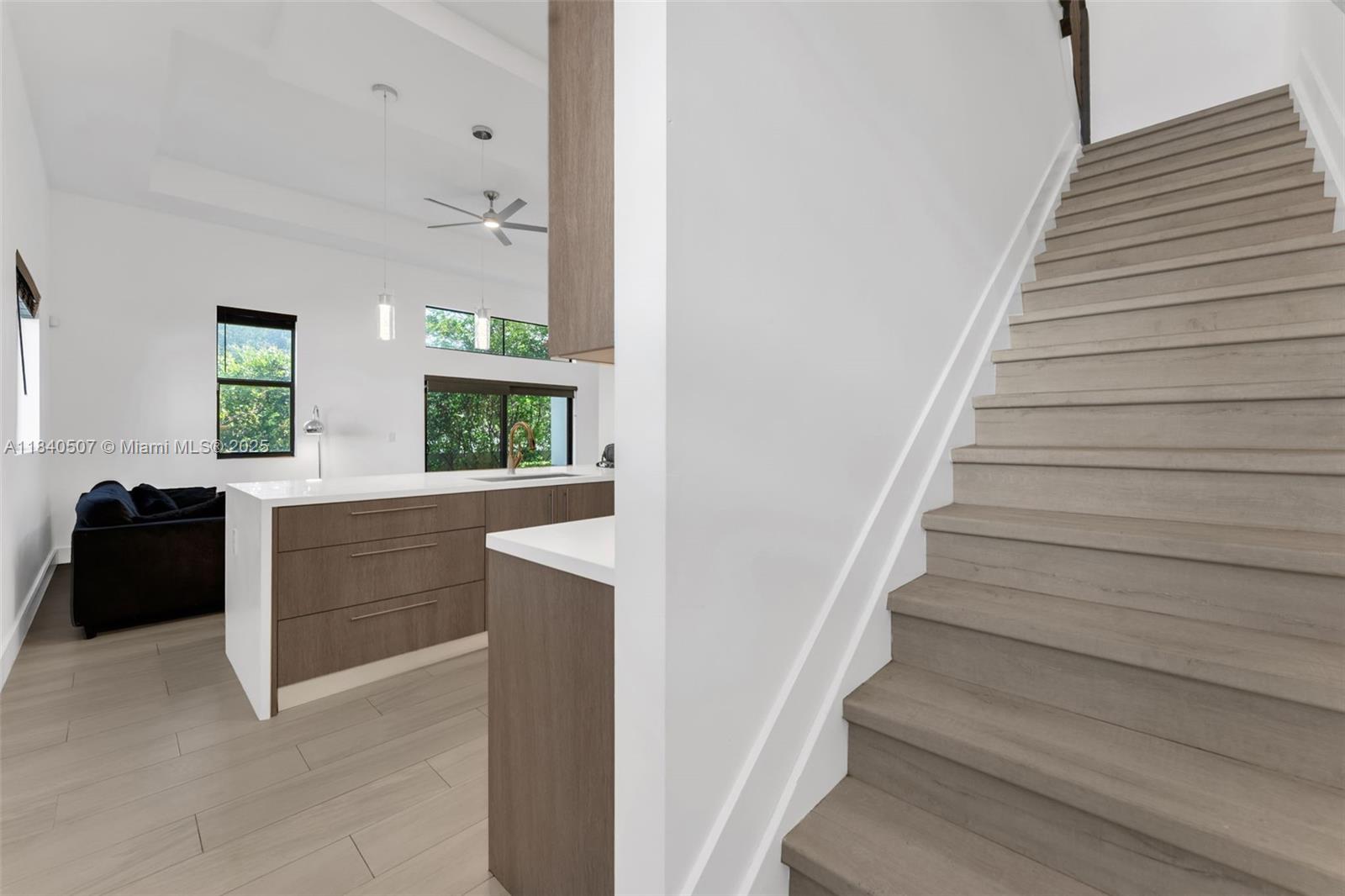 4460 3 / 3 1672 sq. ft. $ 2025-09-09 0 foto