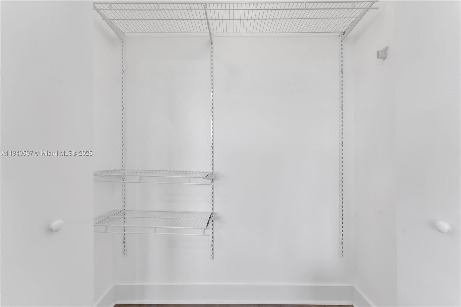 4460 3 / 3 1672 sq. ft. $ 2025-09-09 0 foto