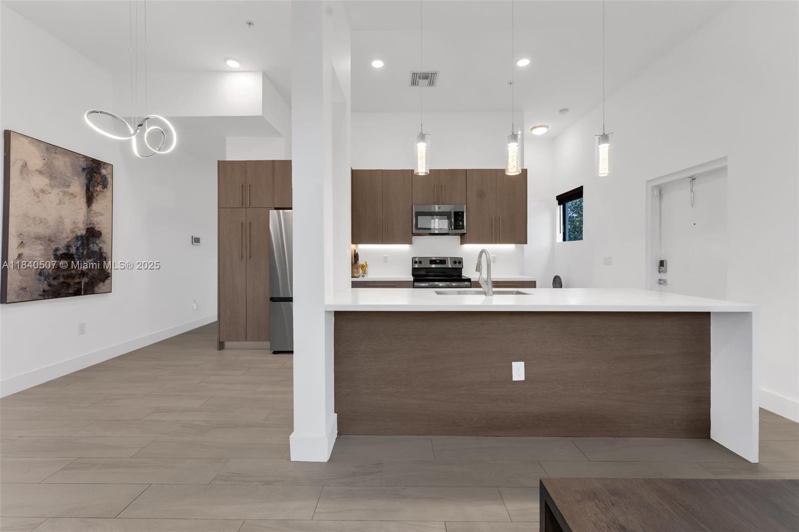 4460 3 / 3 1672 sq. ft. $ 2025-09-09 0 foto