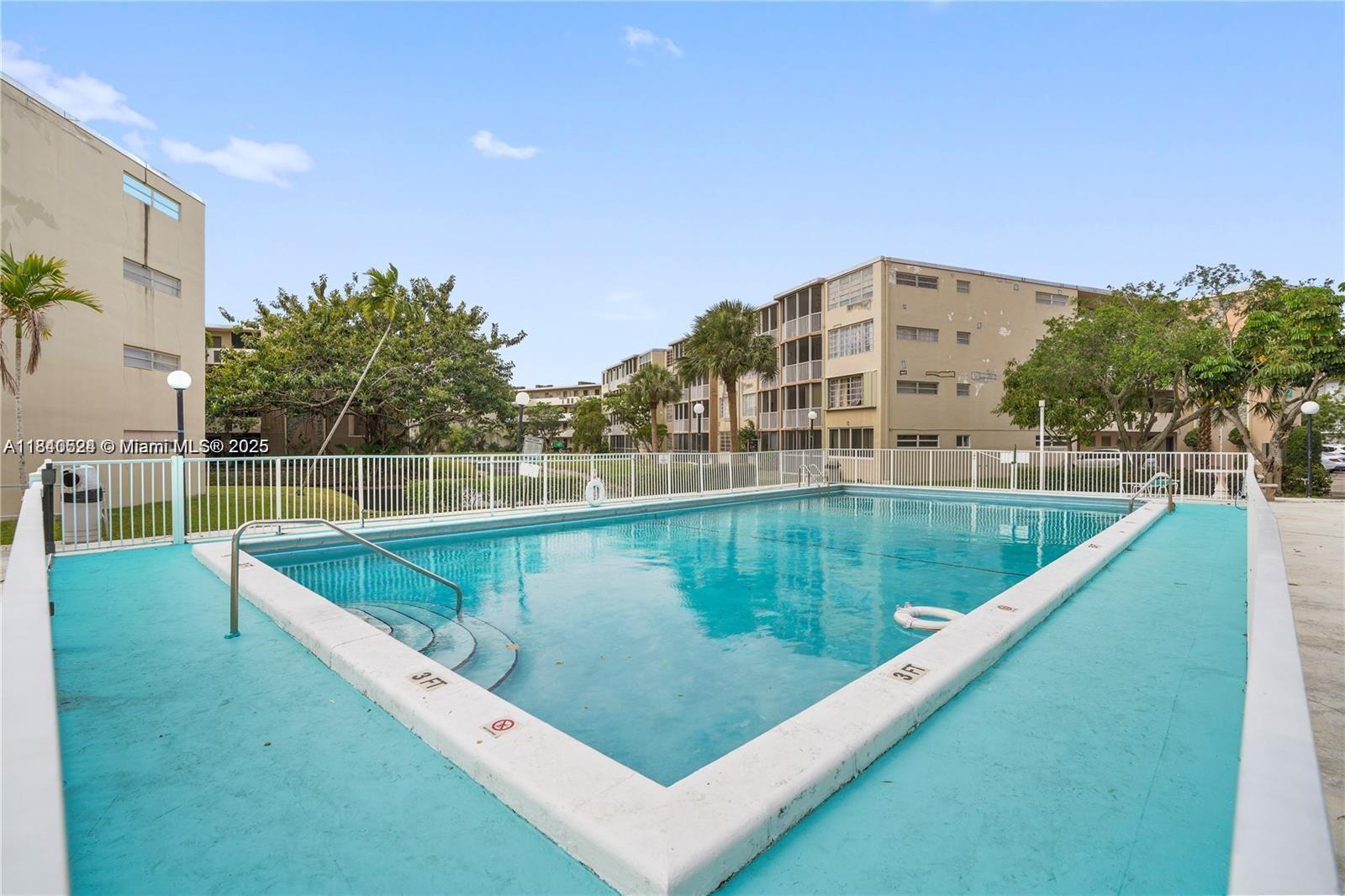 See details 411-2 1 / 2 1036 sq. ft. $ 2025-07-15 0 Photo