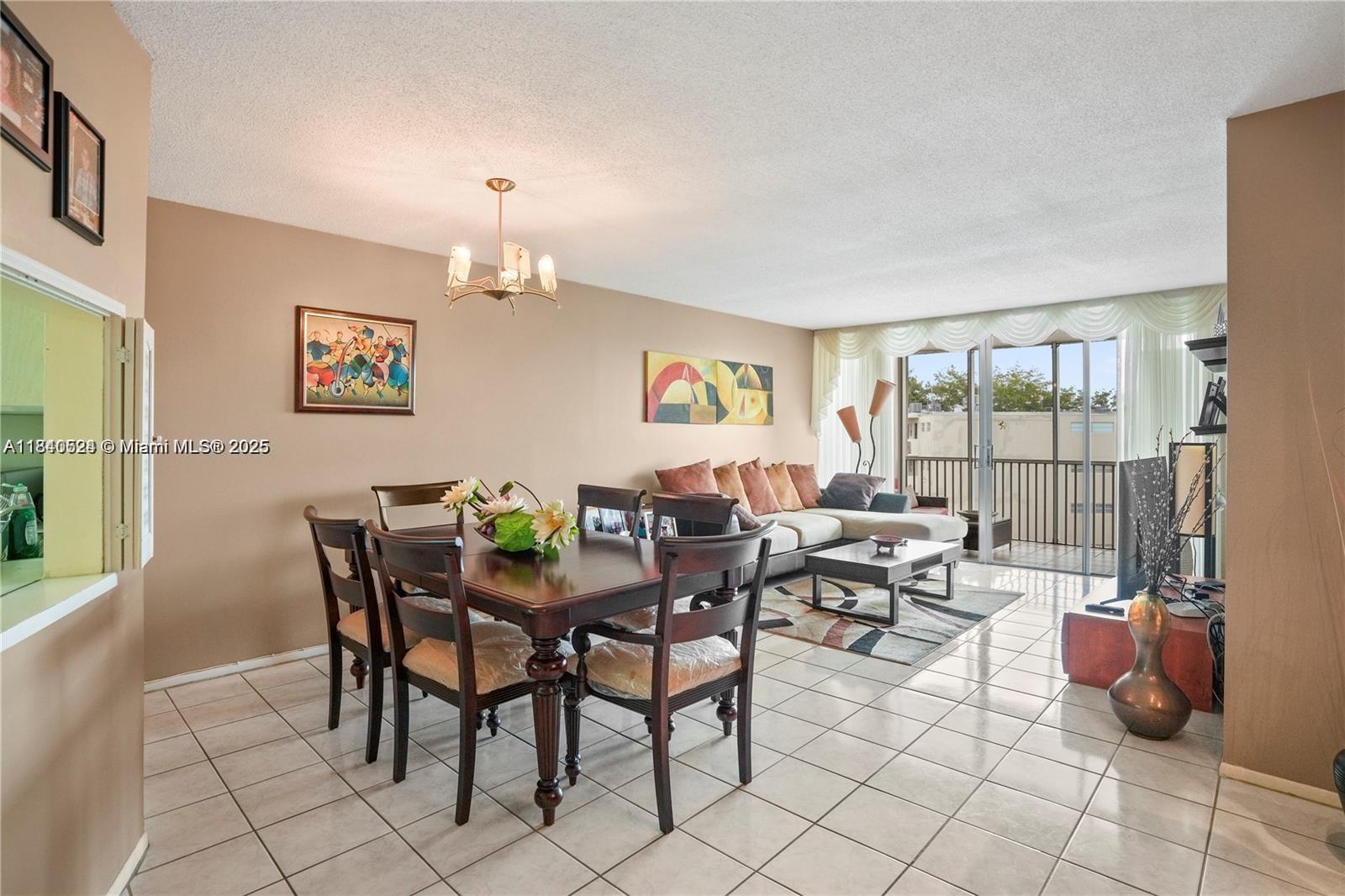 See details 411-2 1 / 2 1036 sq. ft. $ 2025-07-15 0 Photo
