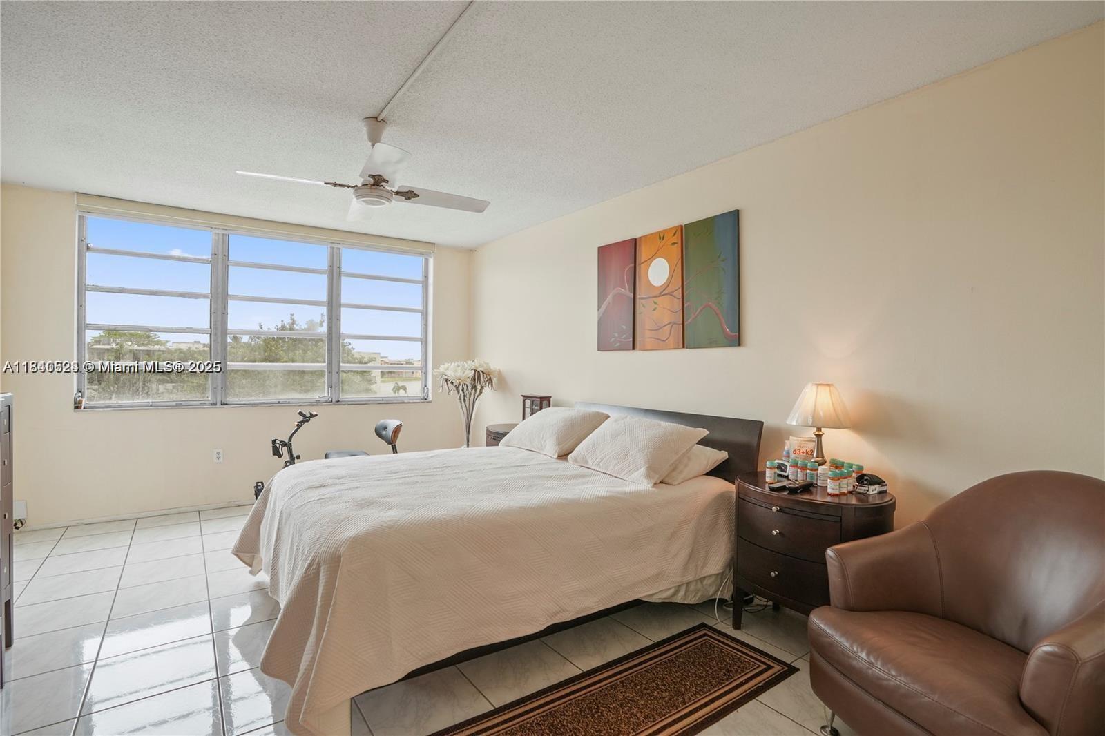 See details 411-2 1 / 2 1036 sq. ft. $ 2025-07-15 0 Photo