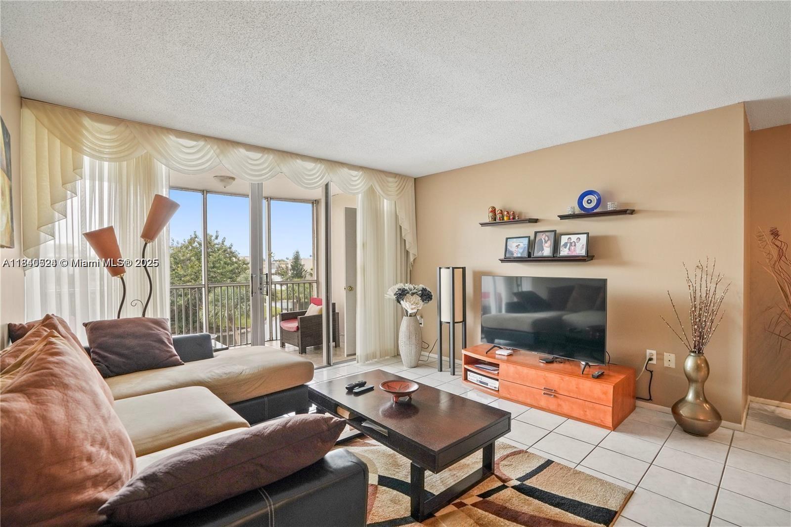 See details 411-2 1 / 2 1036 sq. ft. $ 2025-07-15 0 Photo