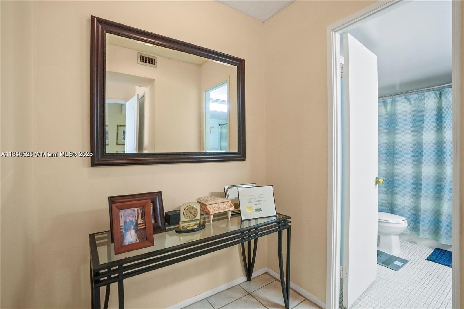 See details 411-2 1 / 2 1036 sq. ft. $ 2025-07-15 0 Photo