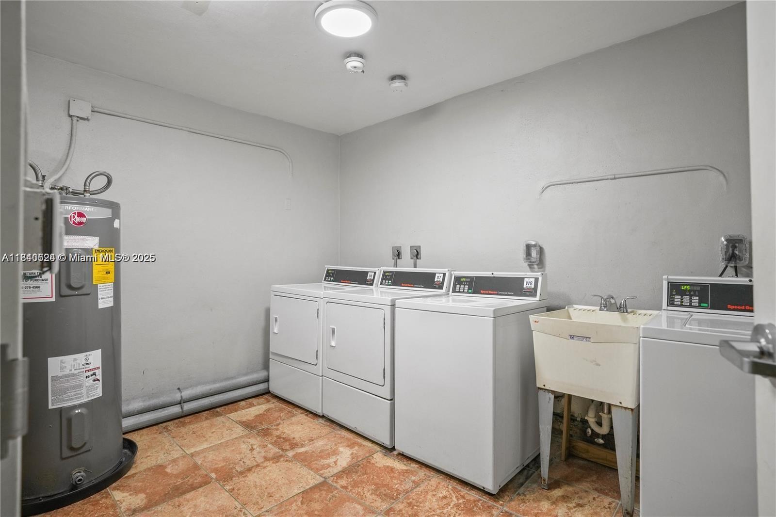 See details 411-2 1 / 2 1036 sq. ft. $ 2025-07-15 0 Photo