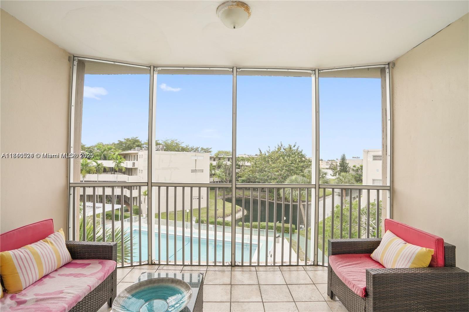 See details 411-2 1 / 2 1036 sq. ft. $ 2025-07-15 0 Photo
