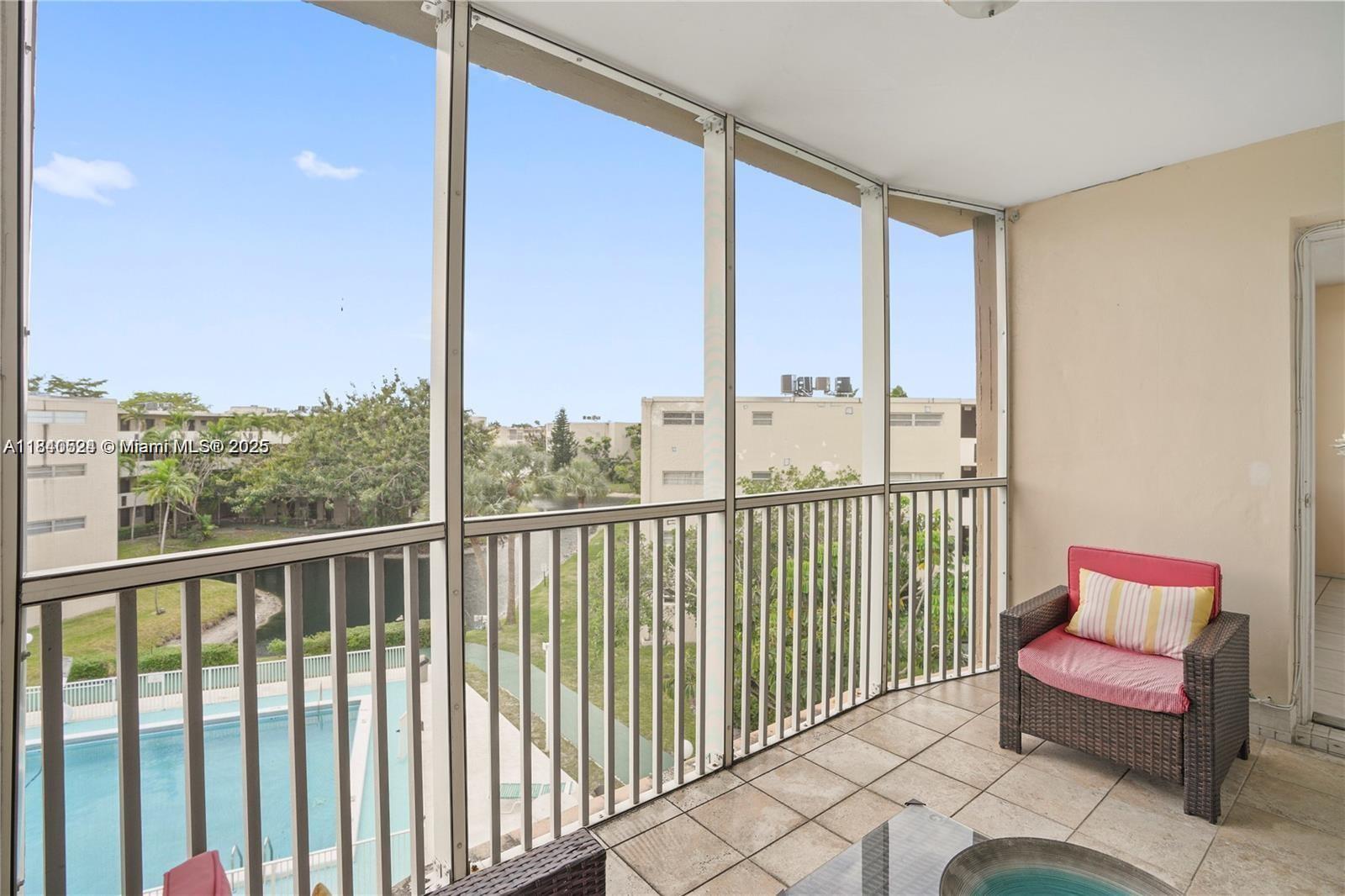 See details 411-2 1 / 2 1036 sq. ft. $ 2025-07-15 0 Photo