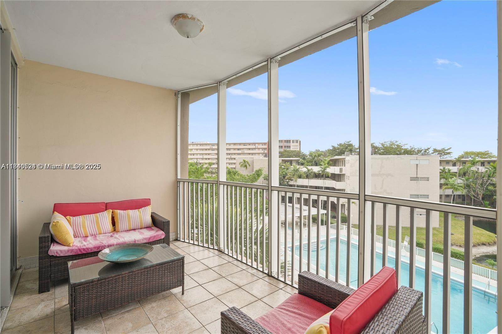 See details 411-2 1 / 2 1036 sq. ft. $ 2025-07-15 0 Photo