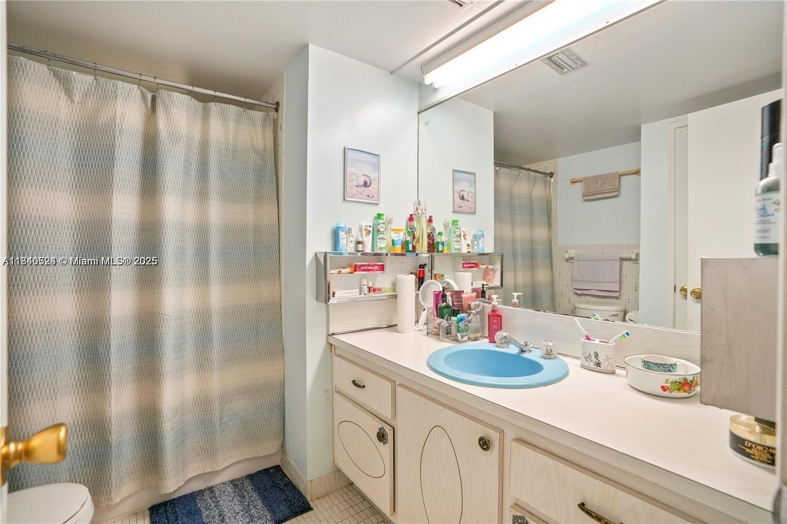 See details 411-2 1 / 2 1036 sq. ft. $ 2025-07-15 0 Photo