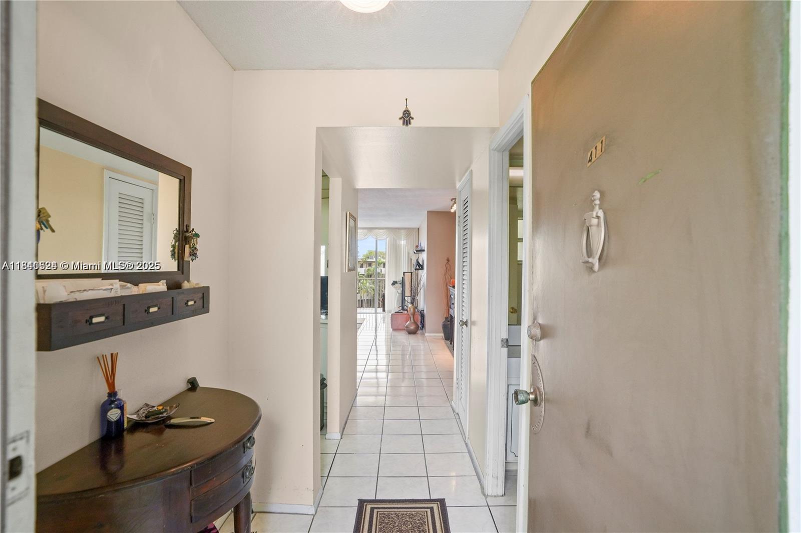 See details 411-2 1 / 2 1036 sq. ft. $ 2025-07-15 0 Photo