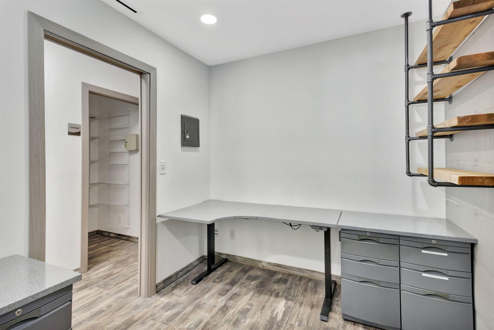 1  / 1  sq. ft. $ 2025-12-01 0 Photo