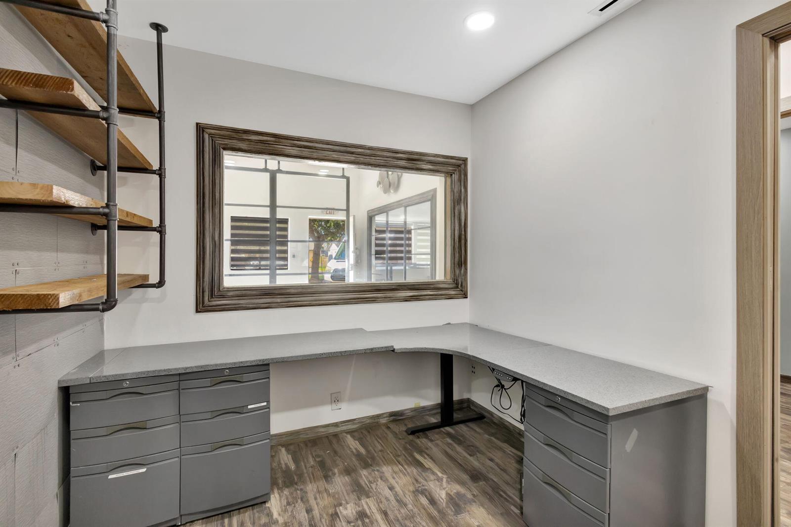 1  / 1  sq. ft. $ 2025-12-01 0 Photo