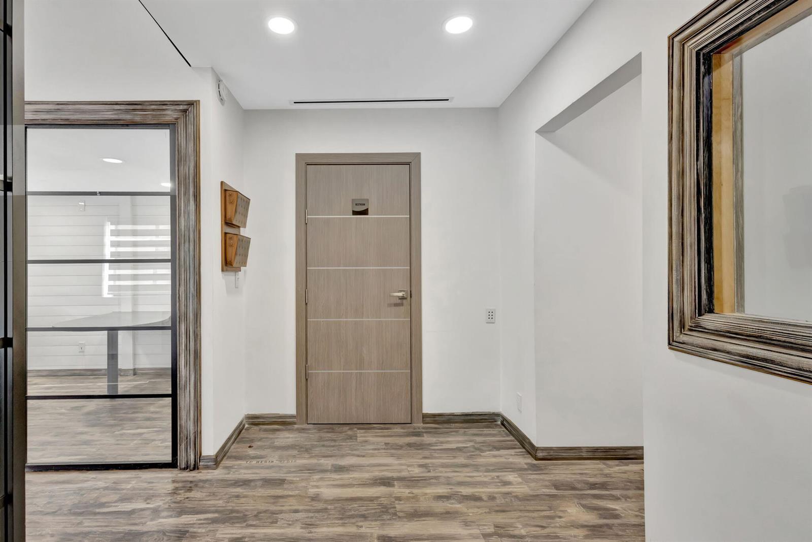 1  / 1  sq. ft. $ 2025-12-01 0 Photo
