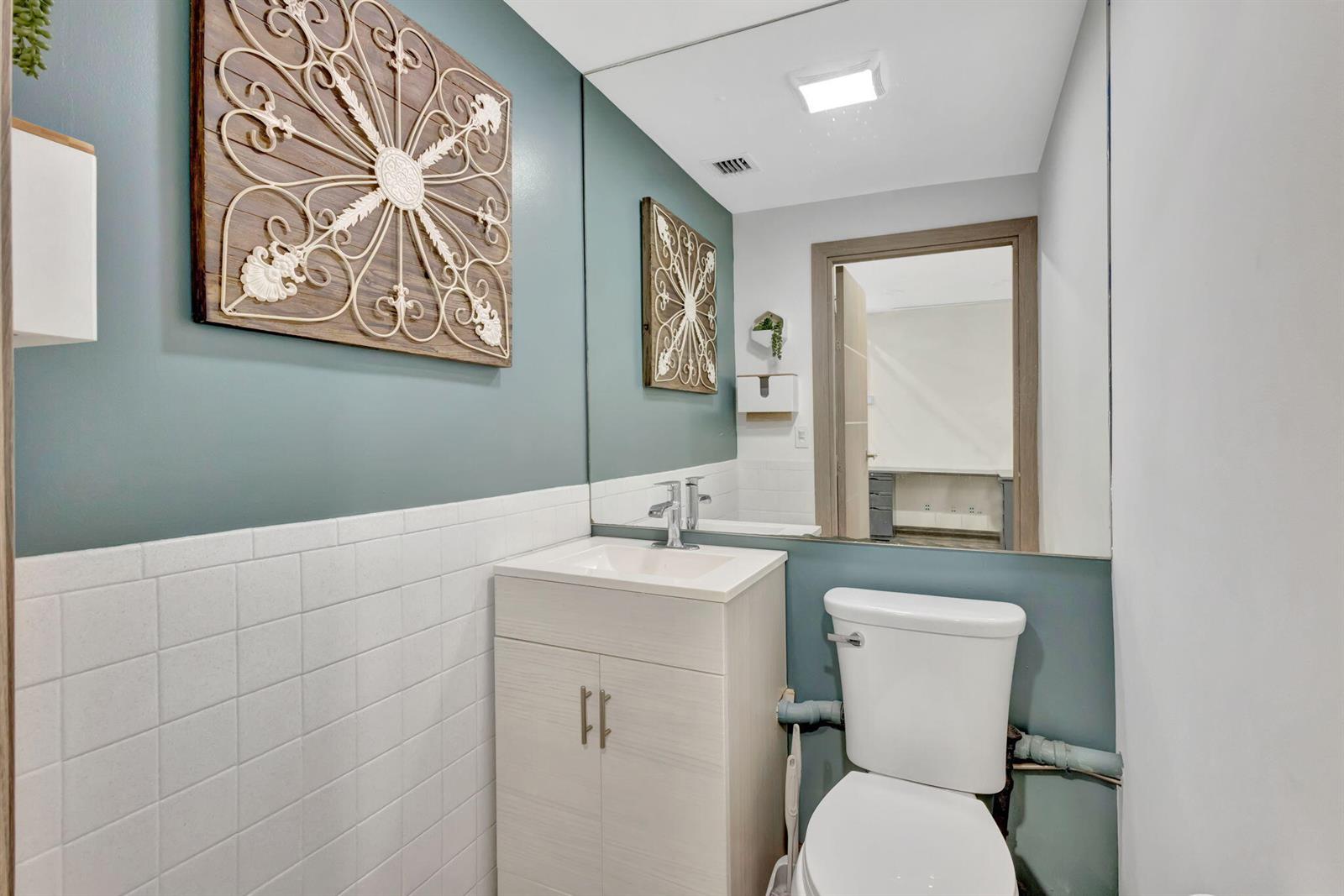 1  / 1  sq. ft. $ 2025-12-01 0 Photo