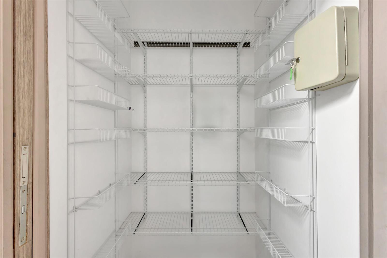 1  / 1  sq. ft. $ 2025-12-01 0 Photo