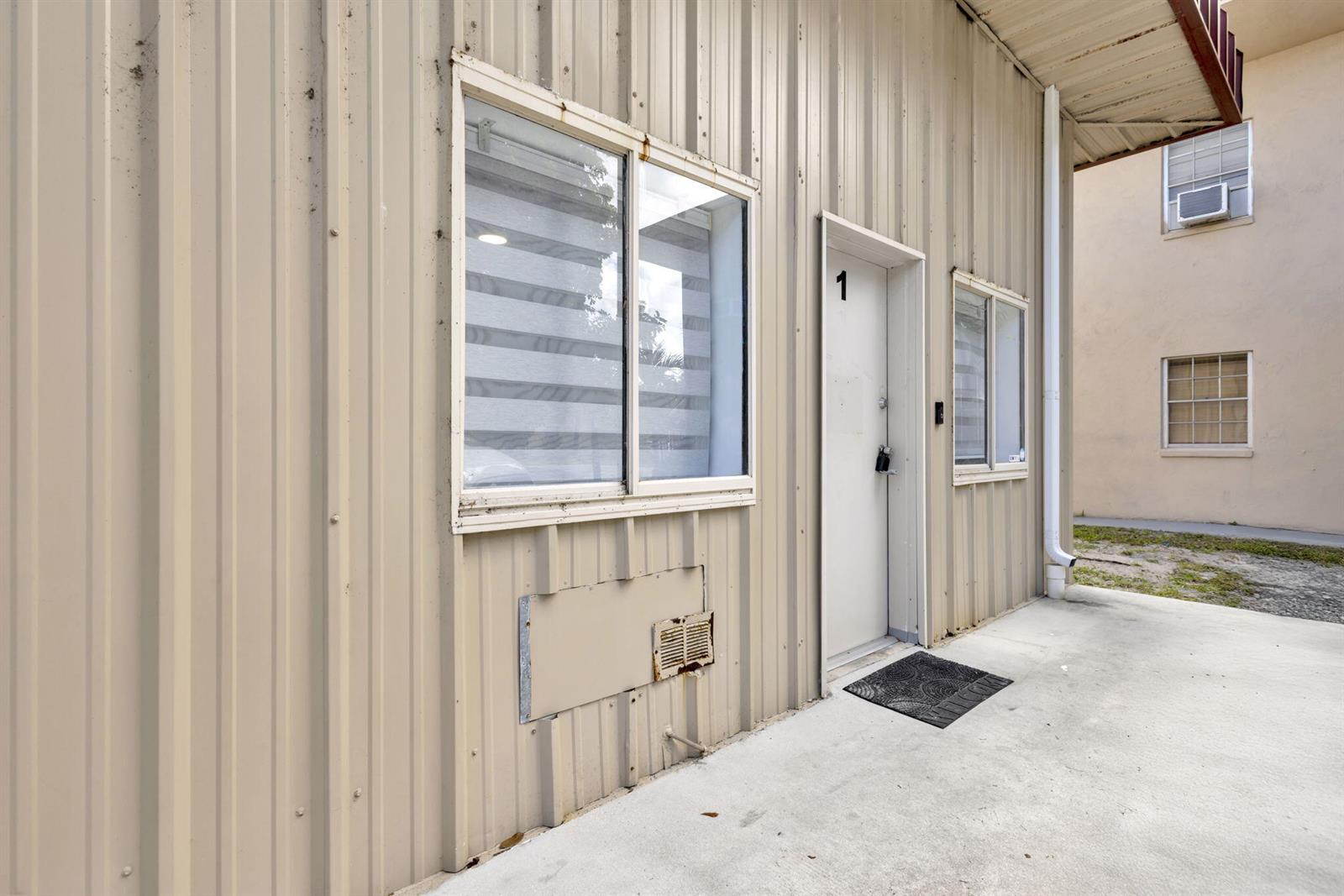 1  / 1  sq. ft. $ 2025-12-01 0 Photo