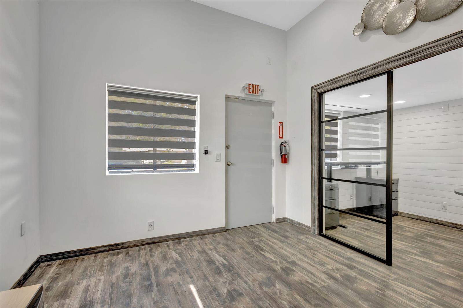 1  / 1  sq. ft. $ 2025-12-01 0 Photo