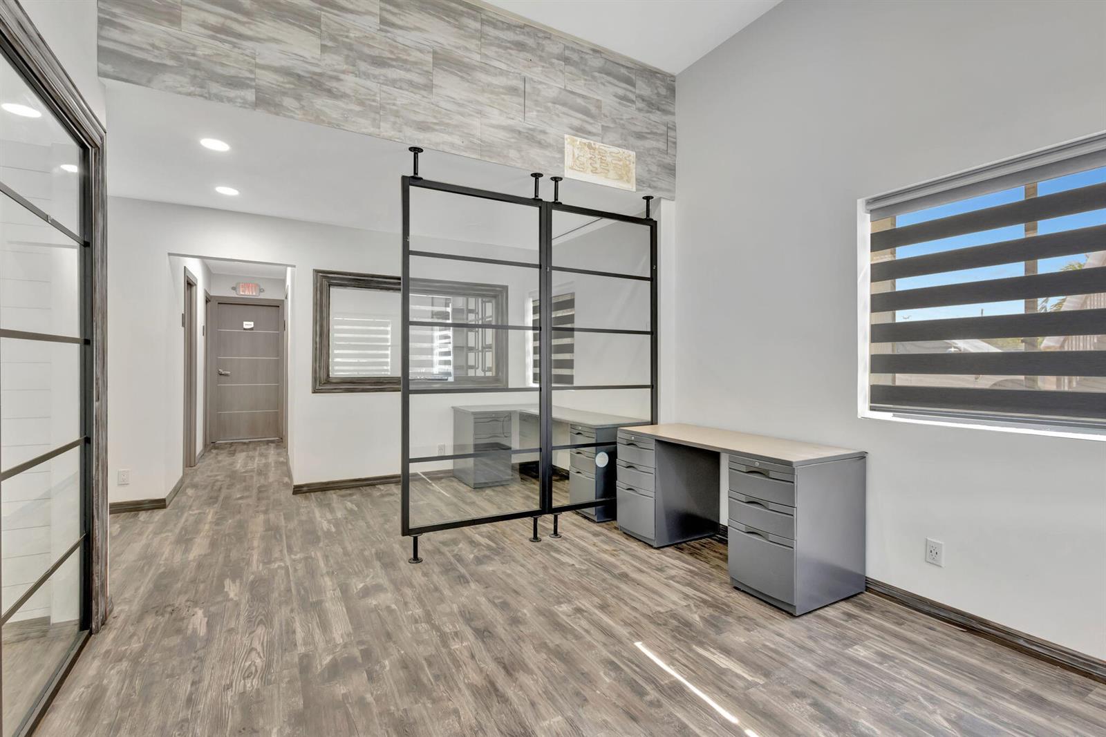 1  / 1  sq. ft. $ 2025-12-01 0 Photo