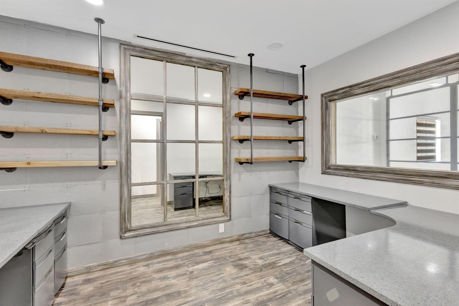 1  / 1  sq. ft. $ 2025-12-01 0 Photo