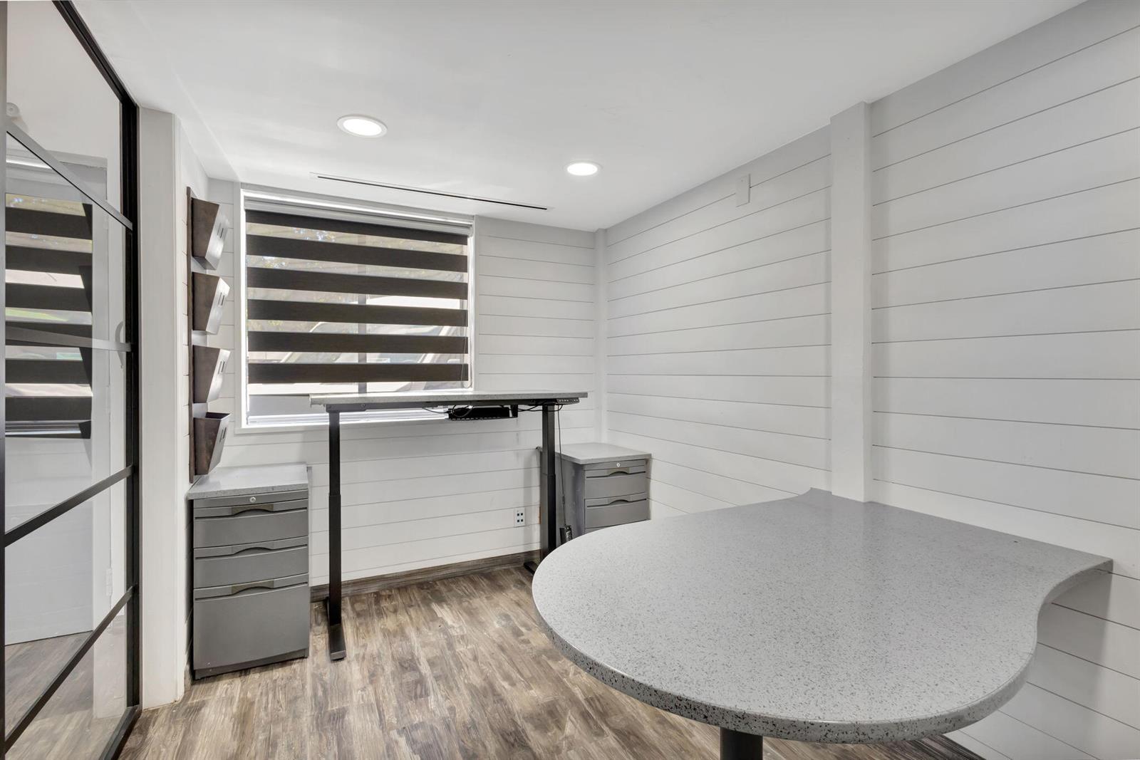 1  / 1  sq. ft. $ 2025-12-01 0 Photo