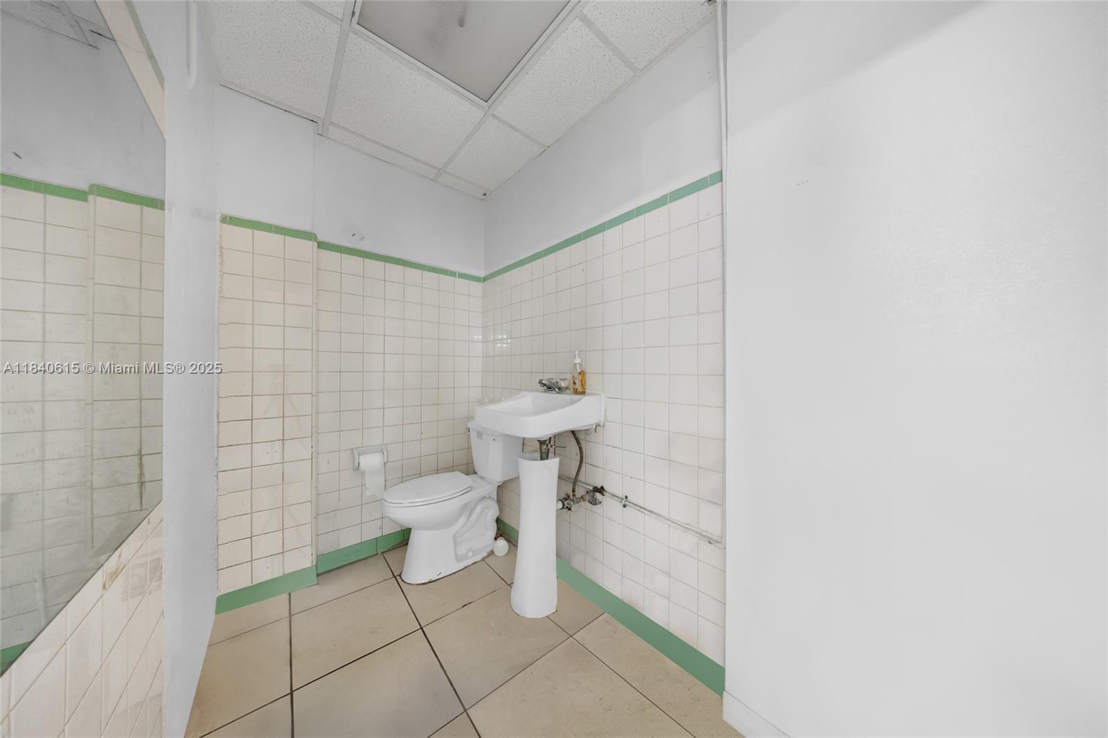   /   кв.футов $ 2025-07-15 0 Фото