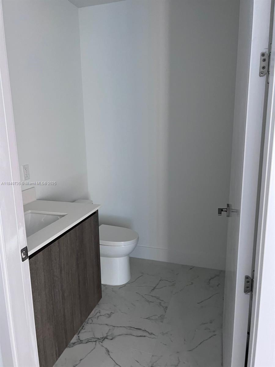 Ver detalles 1004 2 / 3 1382 sq. ft. $ 2025-07-15 0 foto