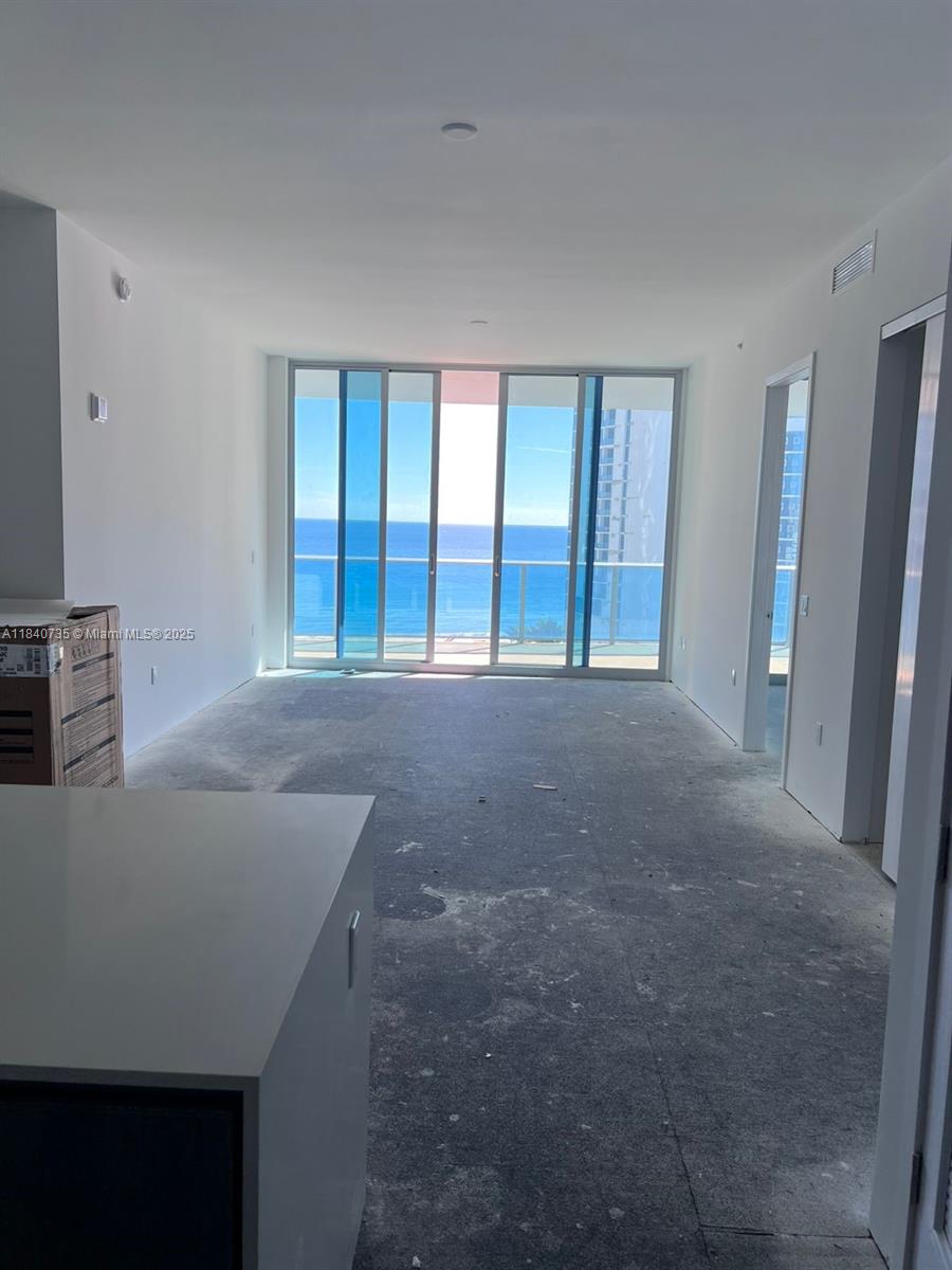 Ver detalles 1004 2 / 3 1382 sq. ft. $ 2025-07-15 0 foto