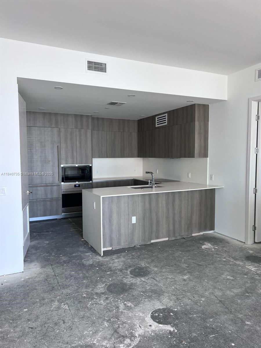Ver detalles 1004 2 / 3 1382 sq. ft. $ 2025-07-15 0 foto