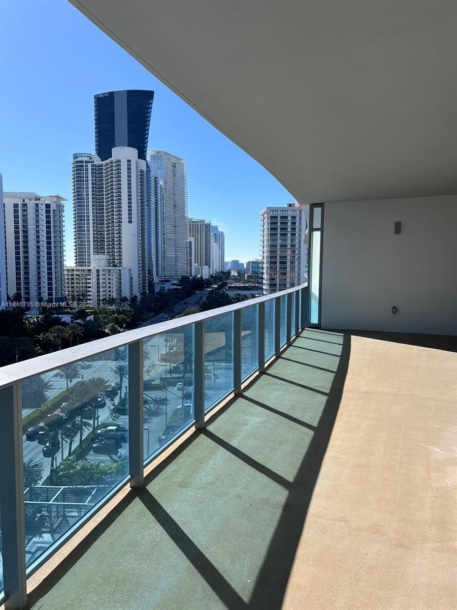 Ver detalles 1004 2 / 3 1382 sq. ft. $ 2025-07-15 0 foto