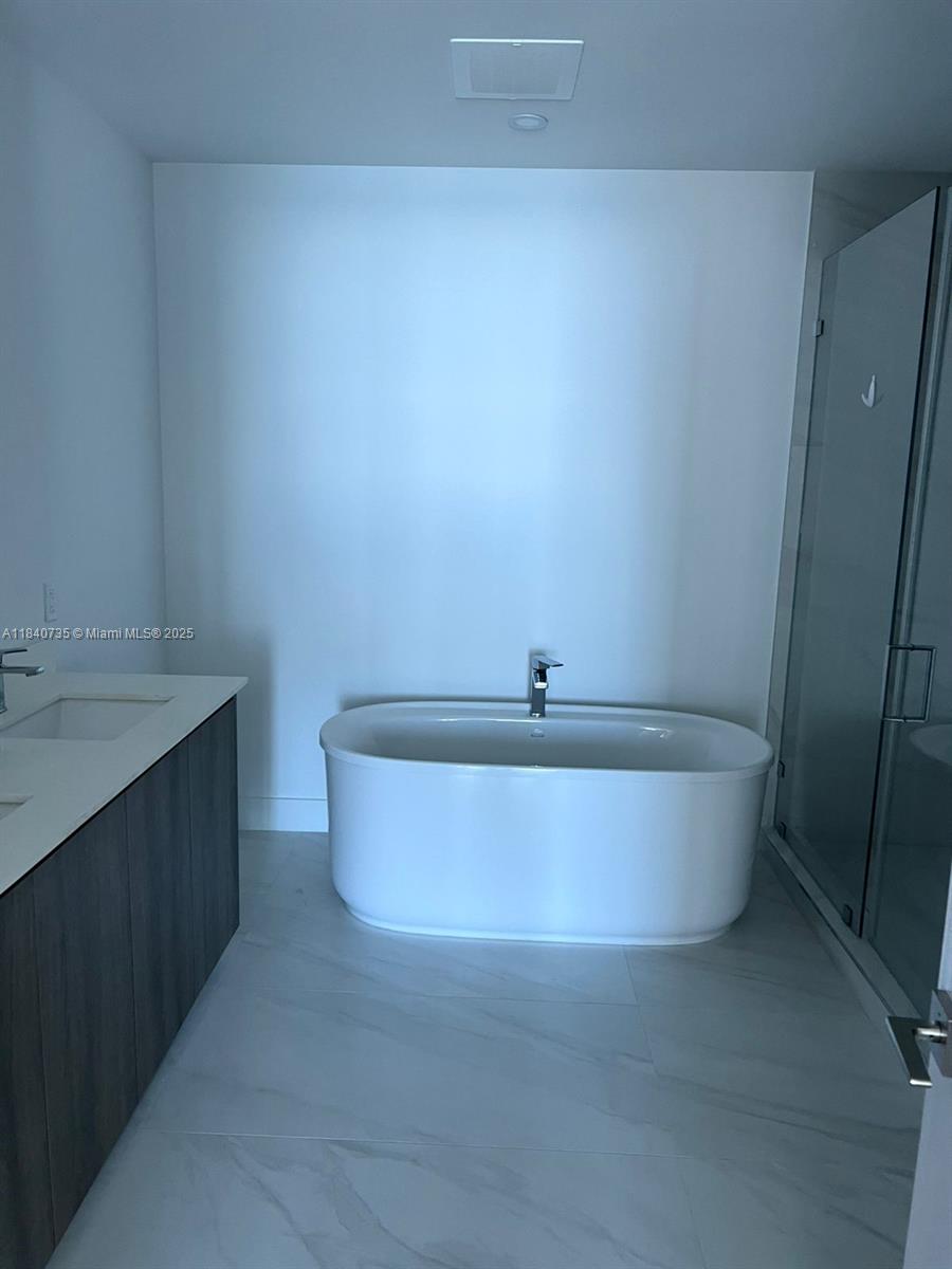 Ver detalles 1004 2 / 3 1382 sq. ft. $ 2025-07-15 0 foto