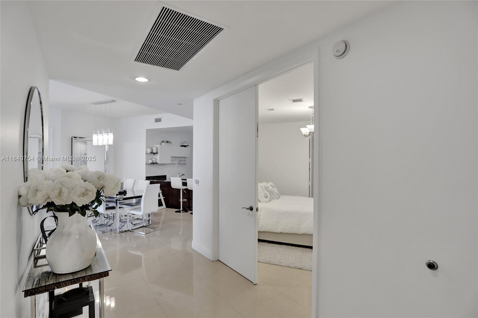 See details 603 2 / 3 1962 sq. ft. $ 2025-07-15 0 Photo
