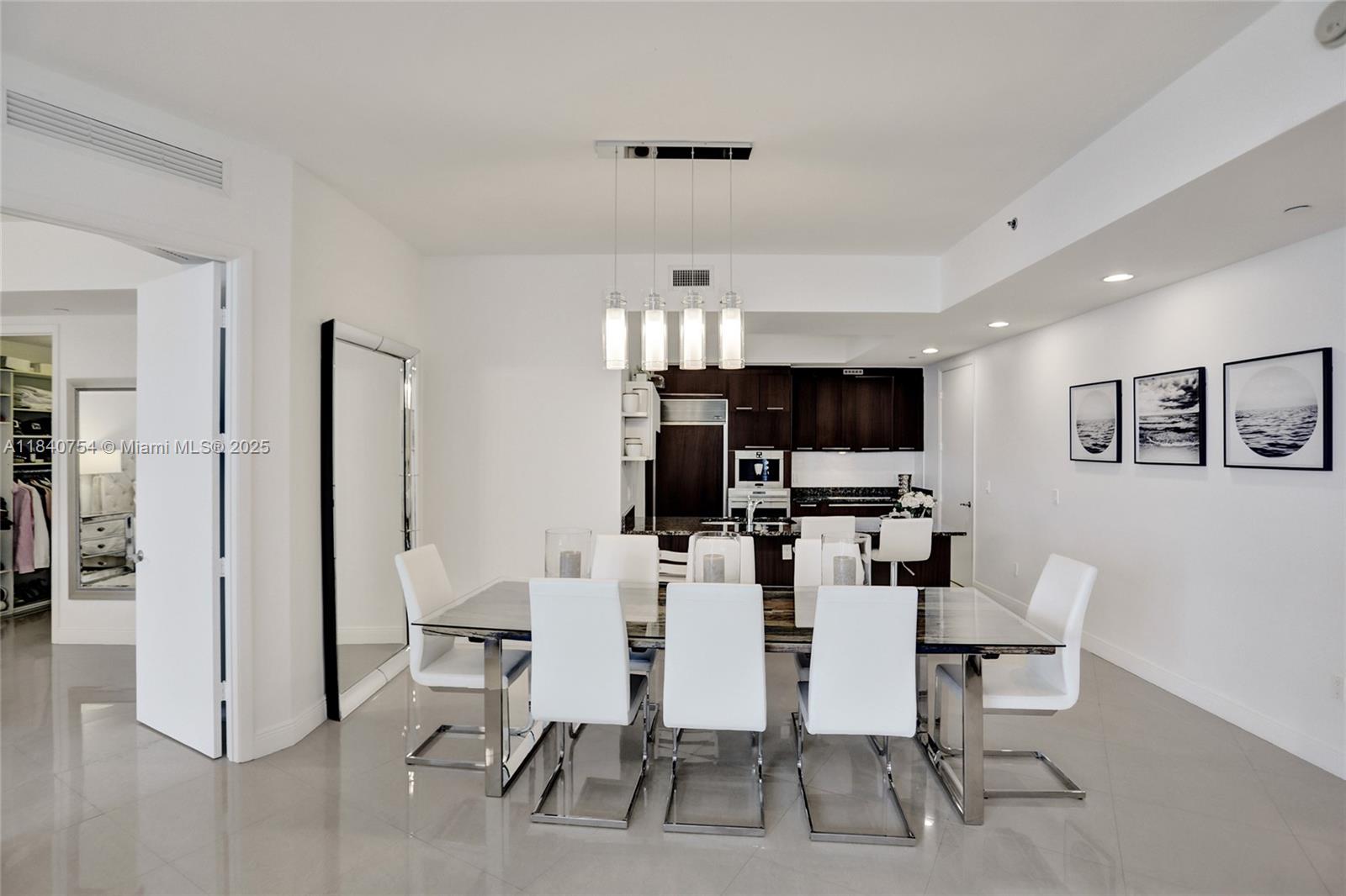 See details 603 2 / 3 1962 sq. ft. $ 2025-07-15 0 Photo