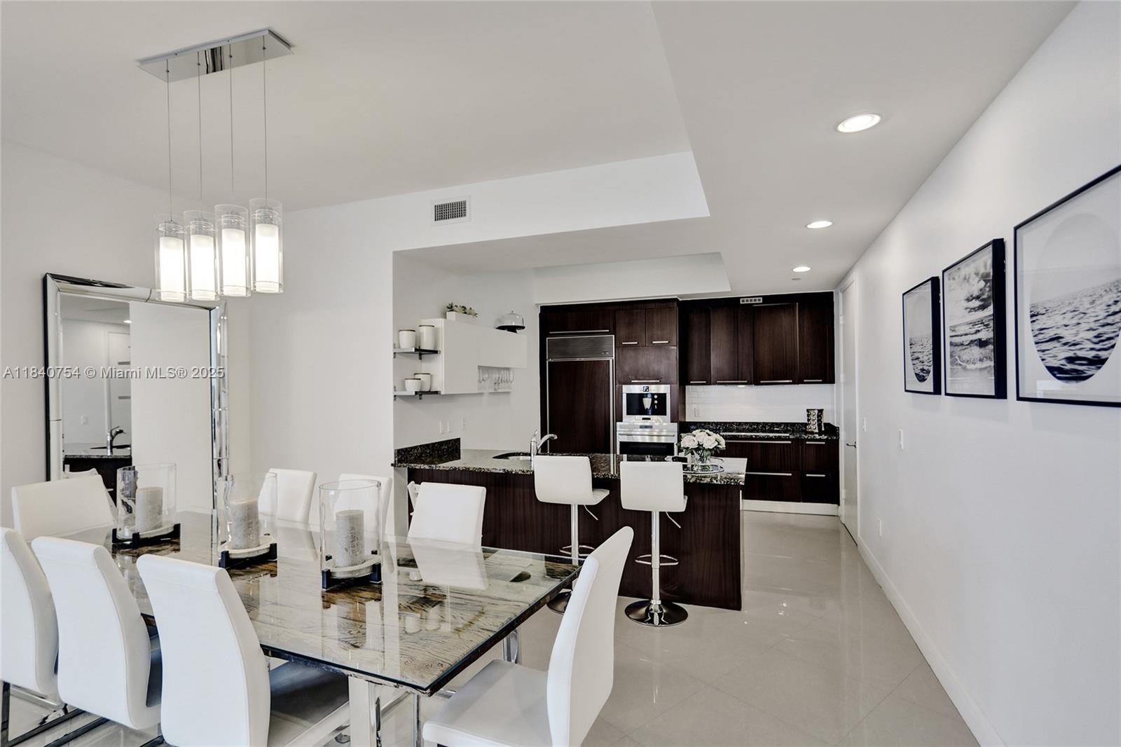 See details 603 2 / 3 1962 sq. ft. $ 2025-07-15 0 Photo