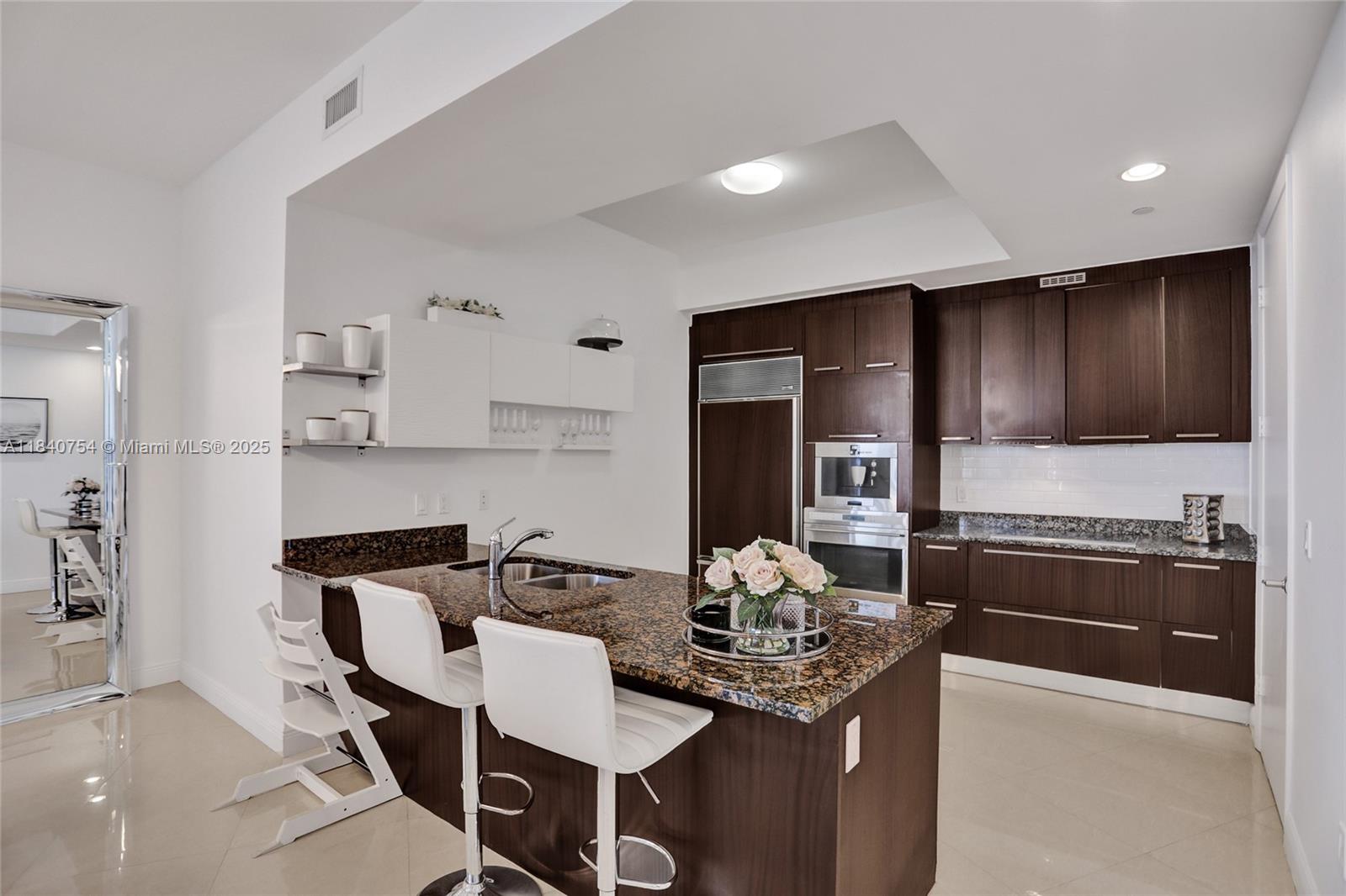 See details 603 2 / 3 1962 sq. ft. $ 2025-07-15 0 Photo