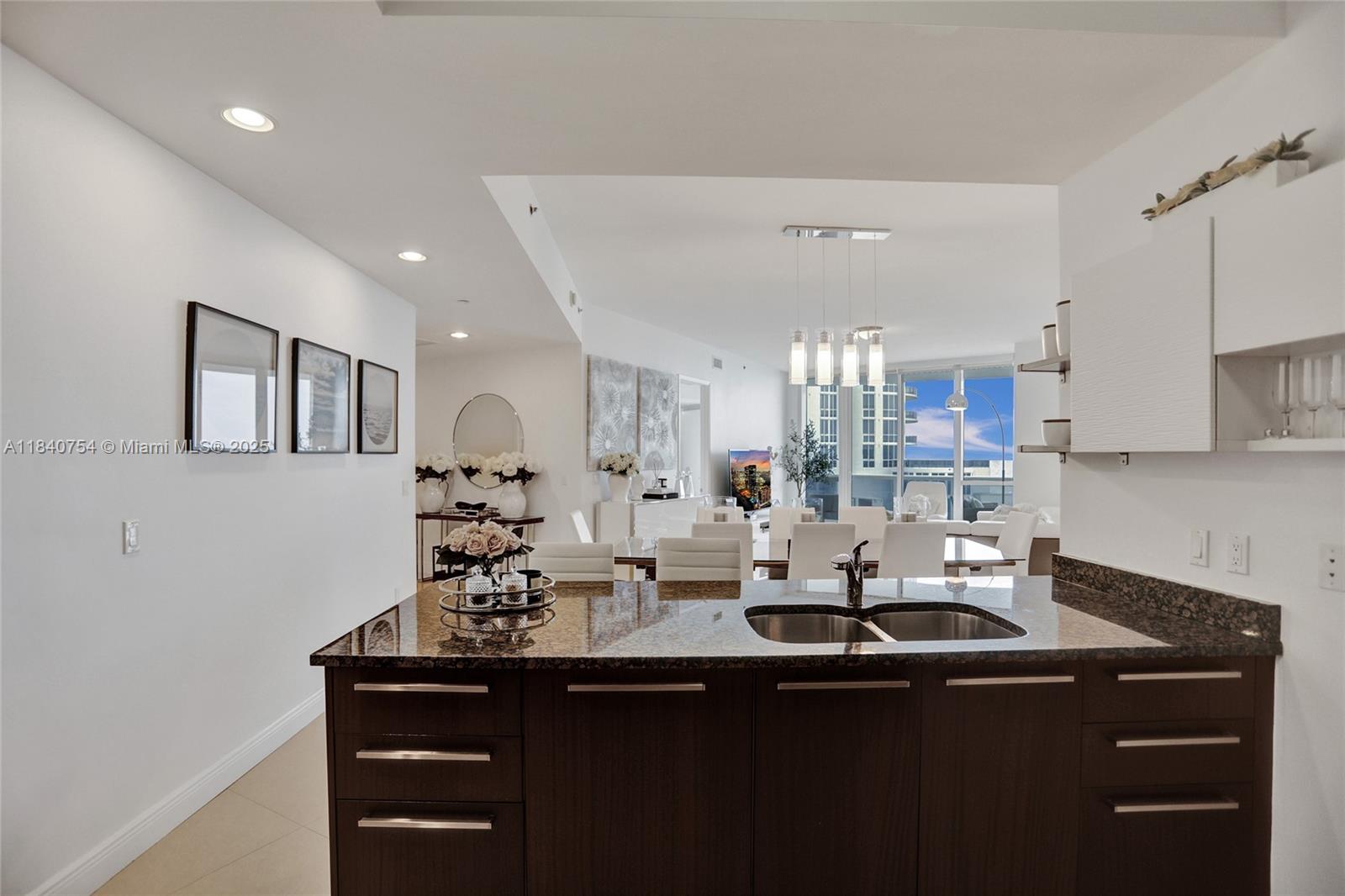 See details 603 2 / 3 1962 sq. ft. $ 2025-07-15 0 Photo