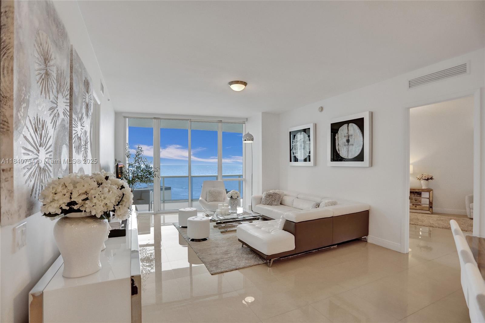 See details 603 2 / 3 1962 sq. ft. $ 2025-07-15 0 Photo