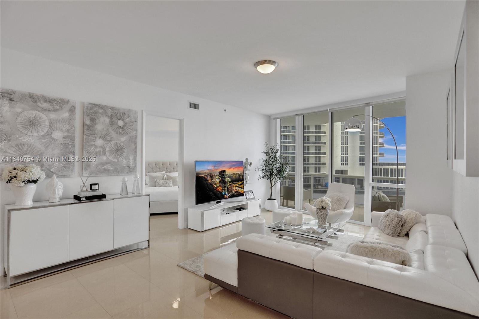See details 603 2 / 3 1962 sq. ft. $ 2025-07-15 0 Photo