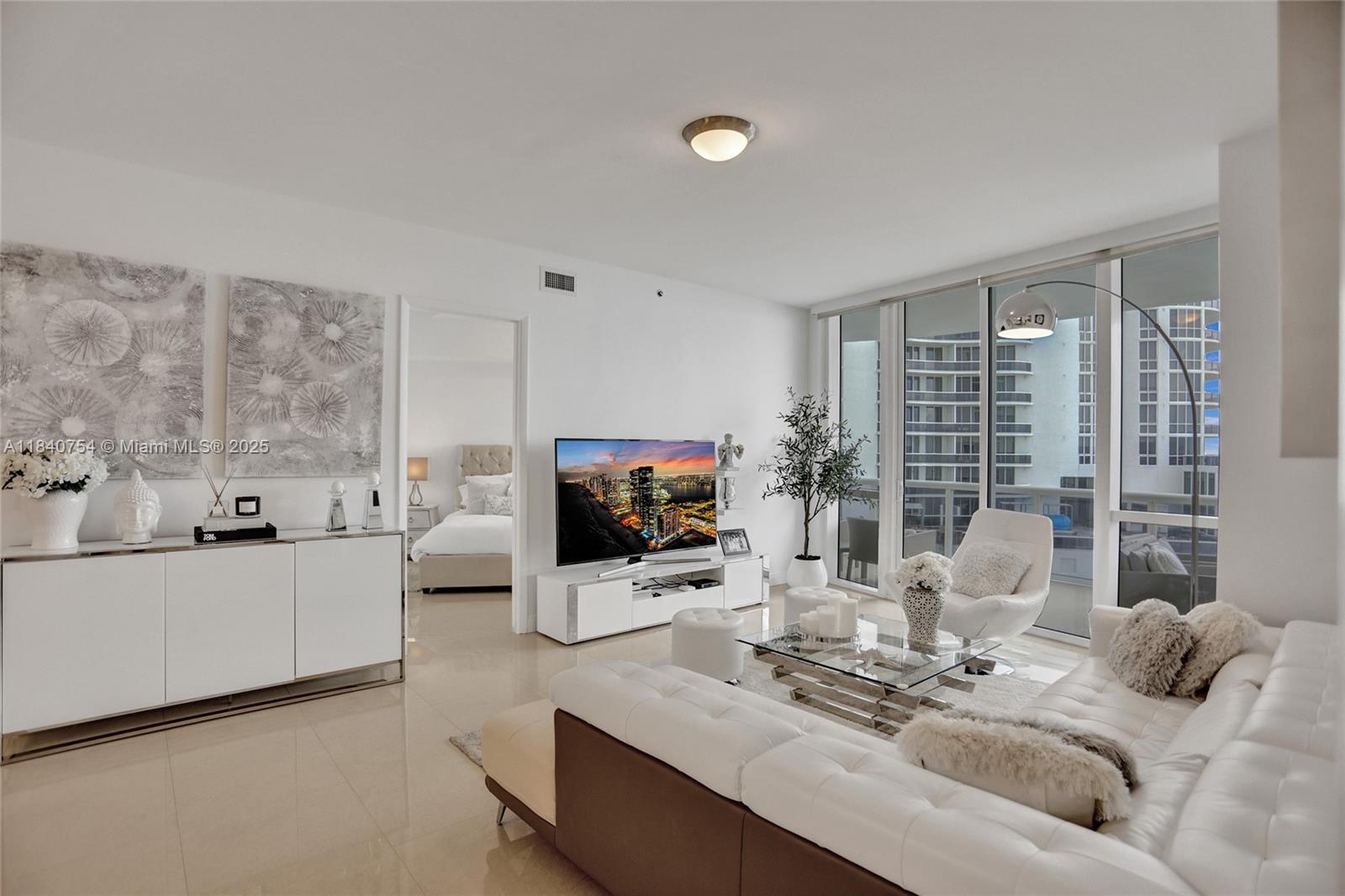 See details 603 2 / 3 1962 sq. ft. $ 2025-07-15 0 Photo