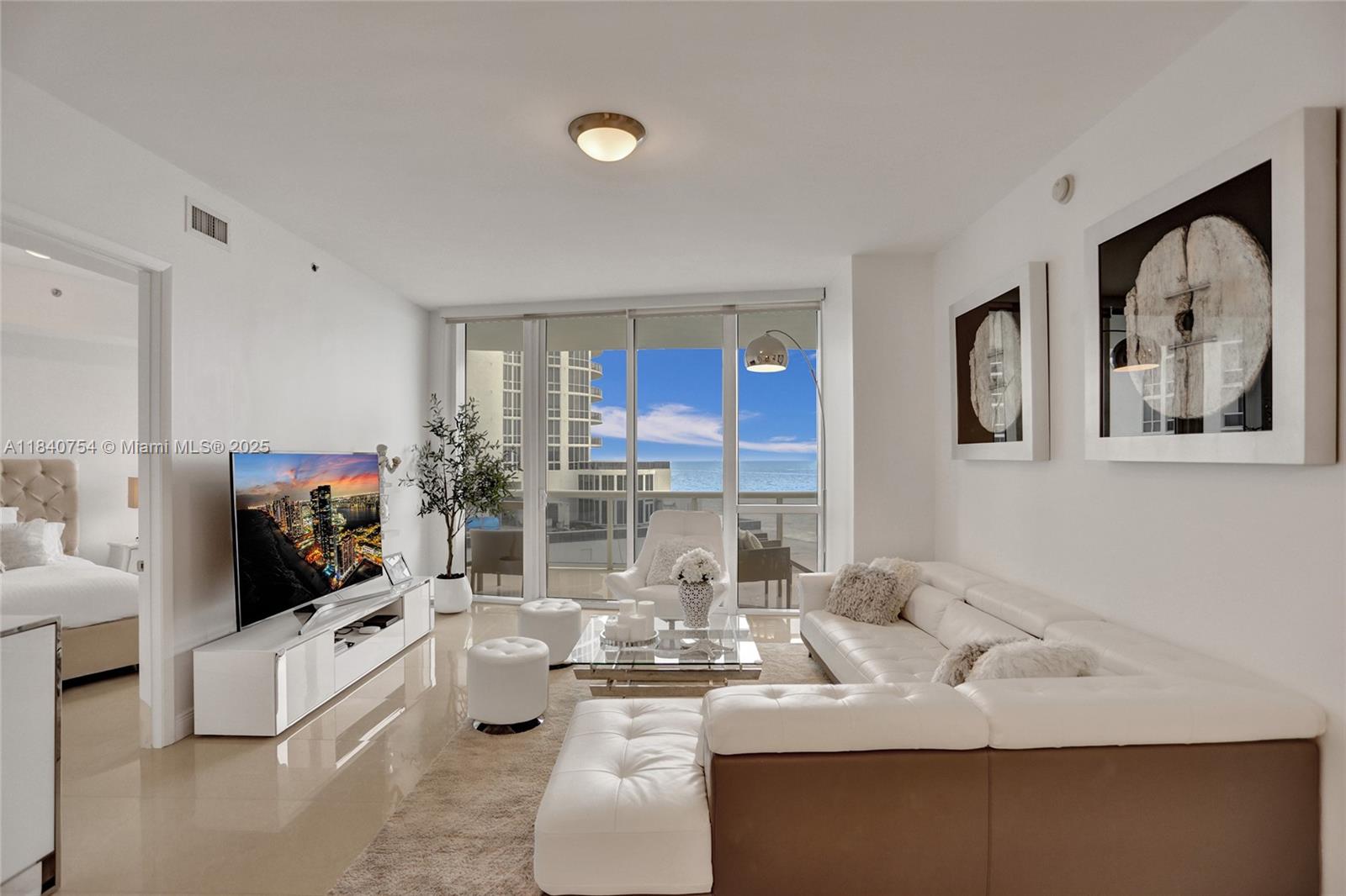 See details 603 2 / 3 1962 sq. ft. $ 2025-07-15 0 Photo