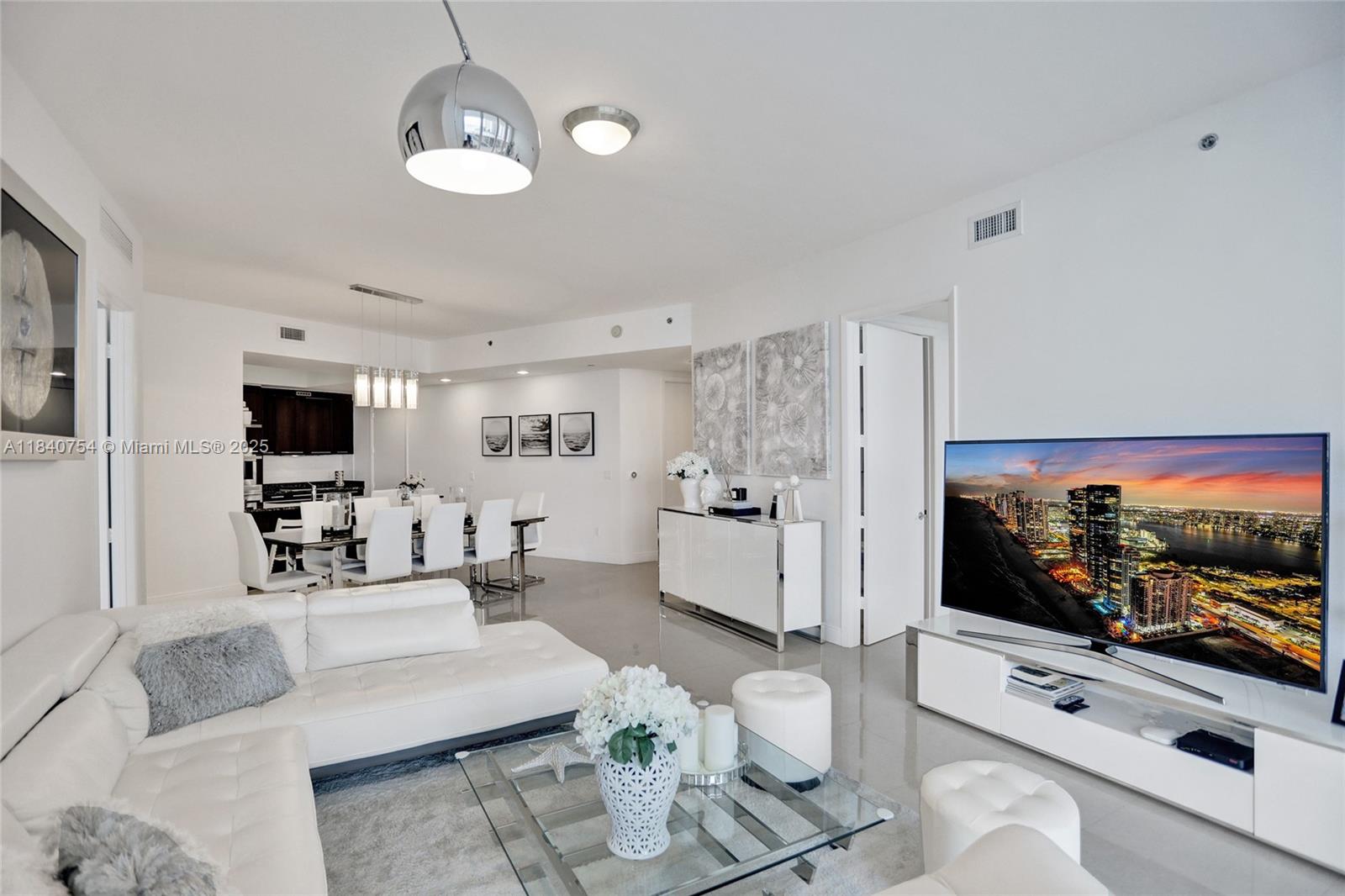 See details 603 2 / 3 1962 sq. ft. $ 2025-07-15 0 Photo
