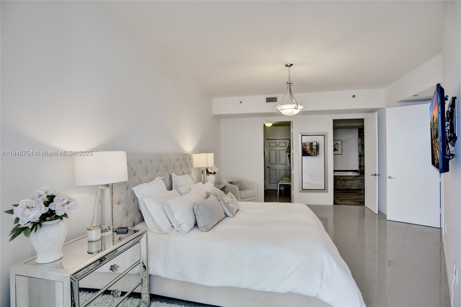 See details 603 2 / 3 1962 sq. ft. $ 2025-07-15 0 Photo