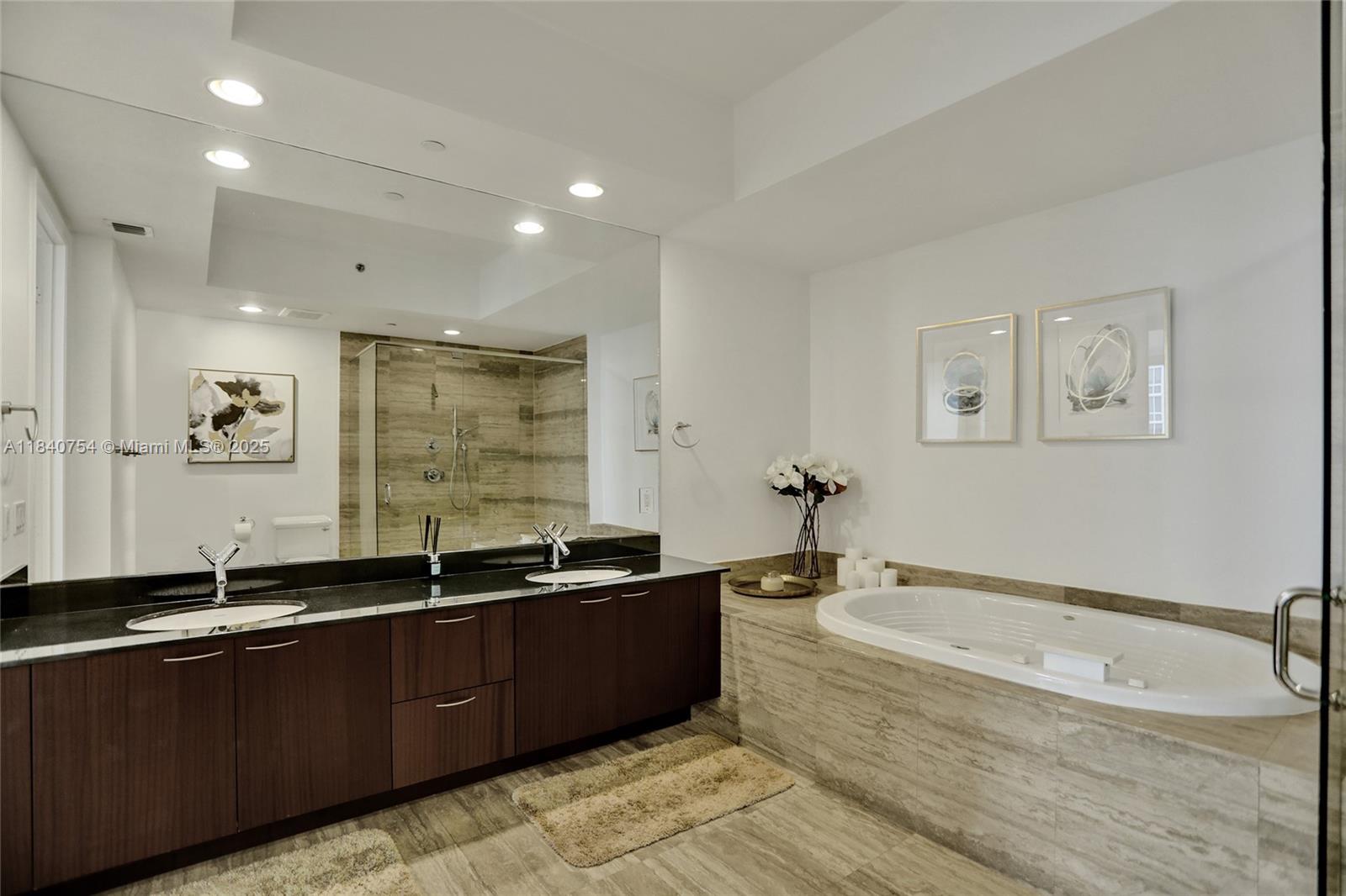 See details 603 2 / 3 1962 sq. ft. $ 2025-07-15 0 Photo
