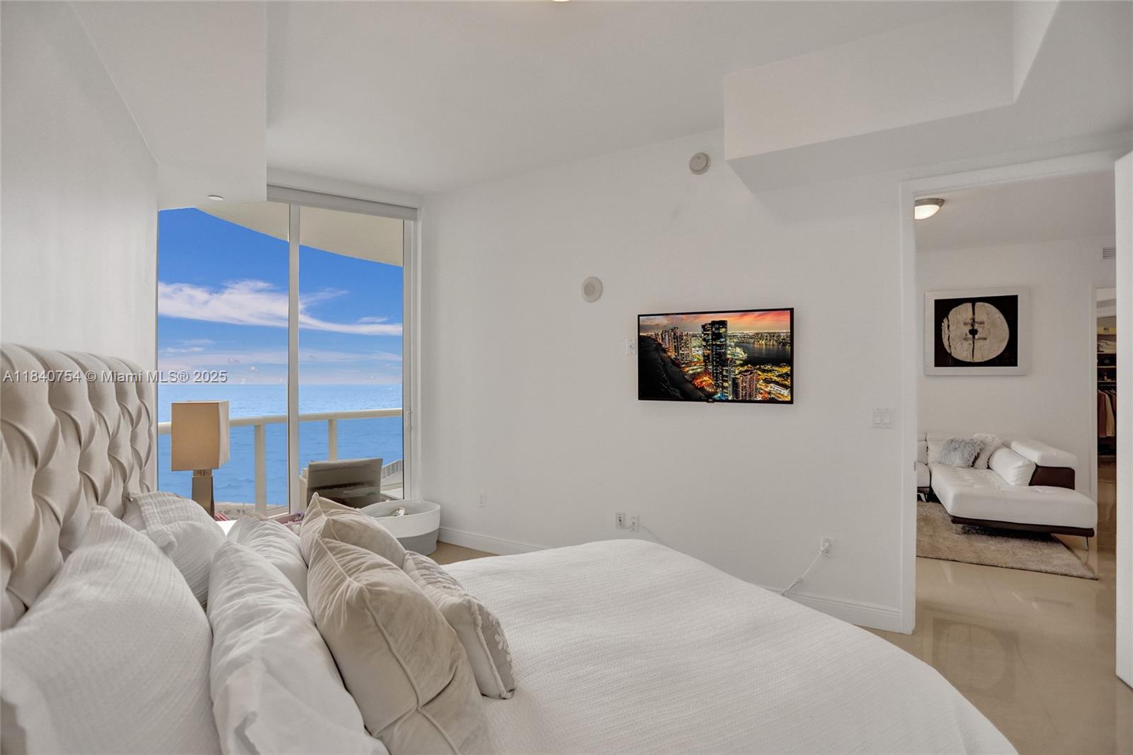 See details 603 2 / 3 1962 sq. ft. $ 2025-07-15 0 Photo