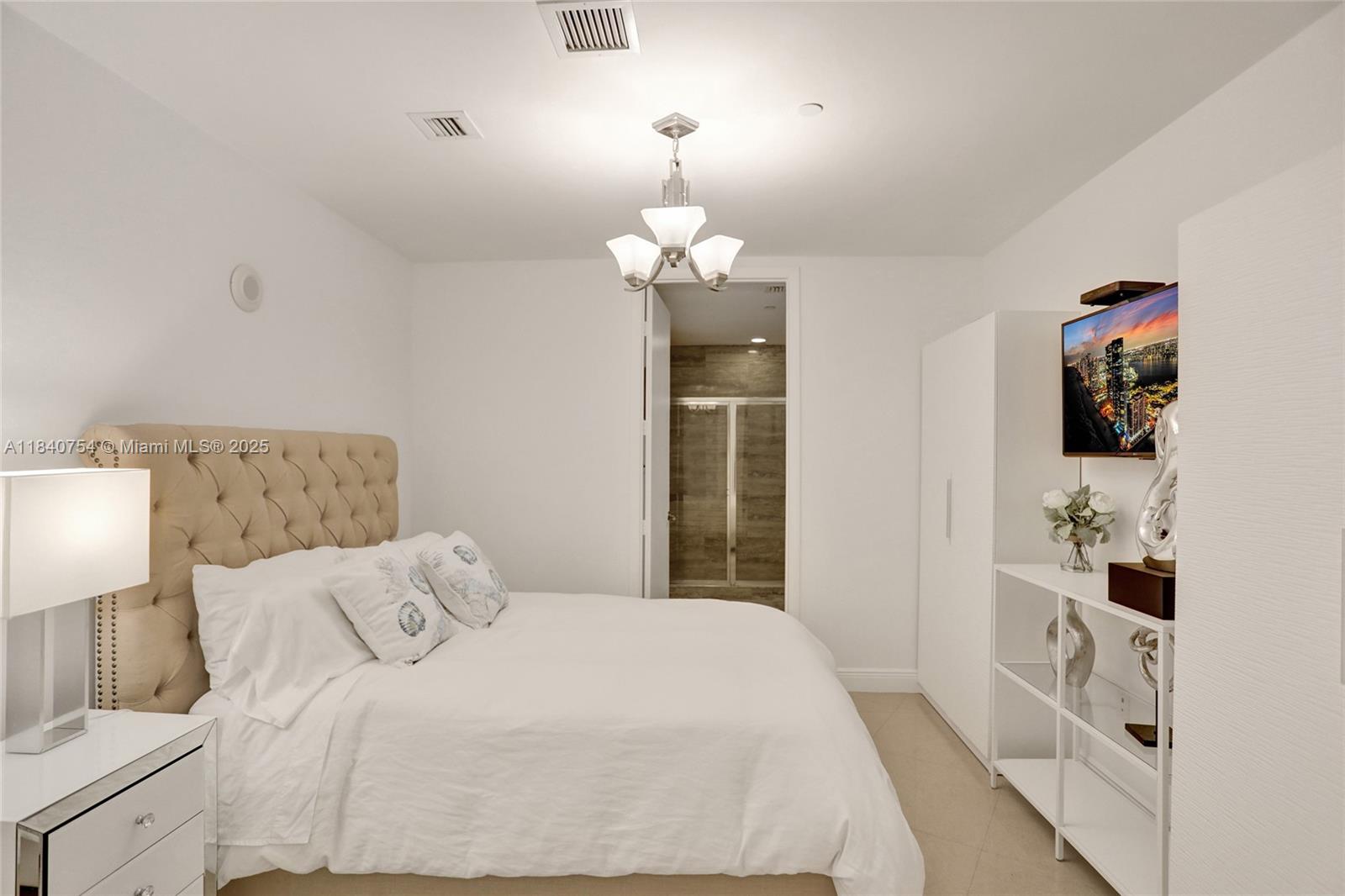 See details 603 2 / 3 1962 sq. ft. $ 2025-07-15 0 Photo